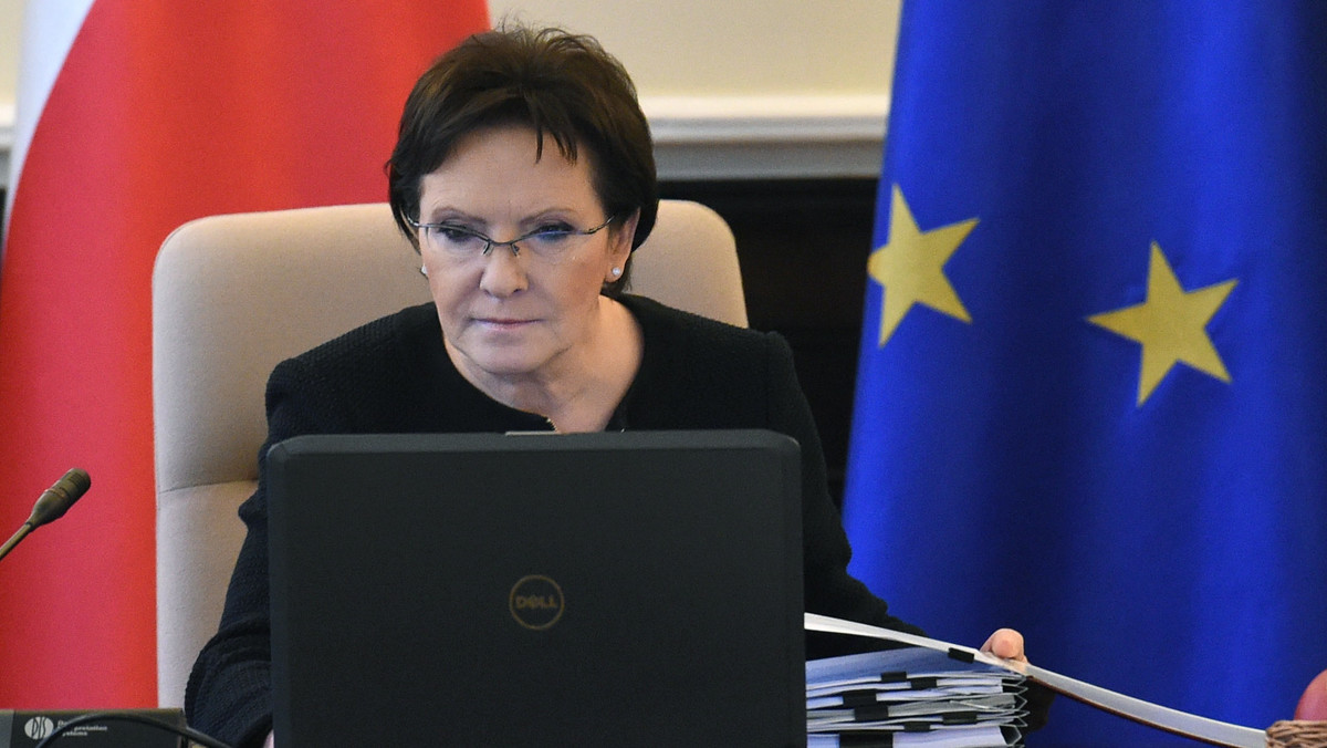 Premier Ewa Kopacz nakazała wyciągnięcie konsekwencji dyscyplinarnych wobec osób odpowiedzialnych za brak właściwej komunikacji i w konsekwencji opóźnienie publikacji tzw. "ustawy o rajach podatkowych" - poinformowało Centrum Informacyjne Rządu.