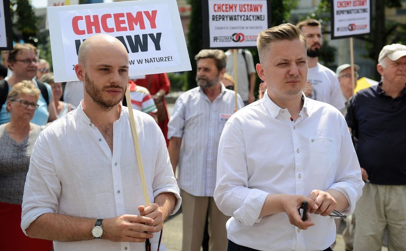 Jan Śpiewak (L) i rzecznik PSL, kandydat na prezydenta Warszawy Jakub Stefaniak