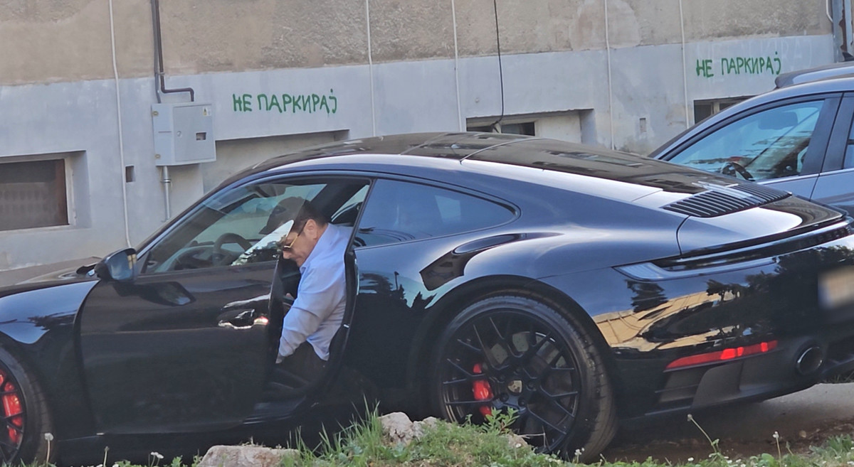 Pejović u automobilu