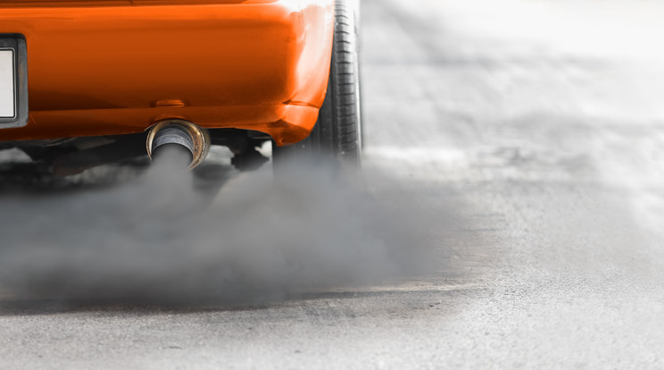 Az el nem égett üzemanyag szénrészecskéket tartalmaz, amelyek fekete füstként távoznak. / Fotó: Getty Images