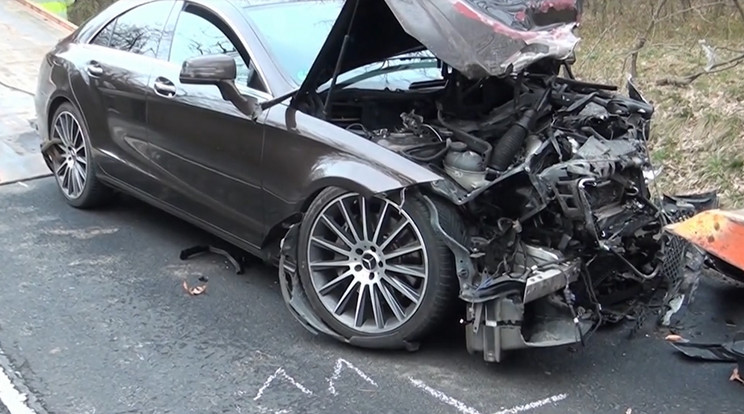 Részeg lehetett a sofőr, aki halálos balesetet okozott Csákvár és Oroszlány között szombaton / Fotó: TV2
