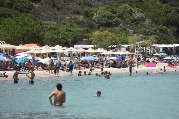 GOLU DECU SNIMAO NA PLAŽI! Policija uhapsila državljanina Srbije (29) u Istri, upućen i APEL: "Roditelji, budite oprezni, obucite im kupaće kostime!"