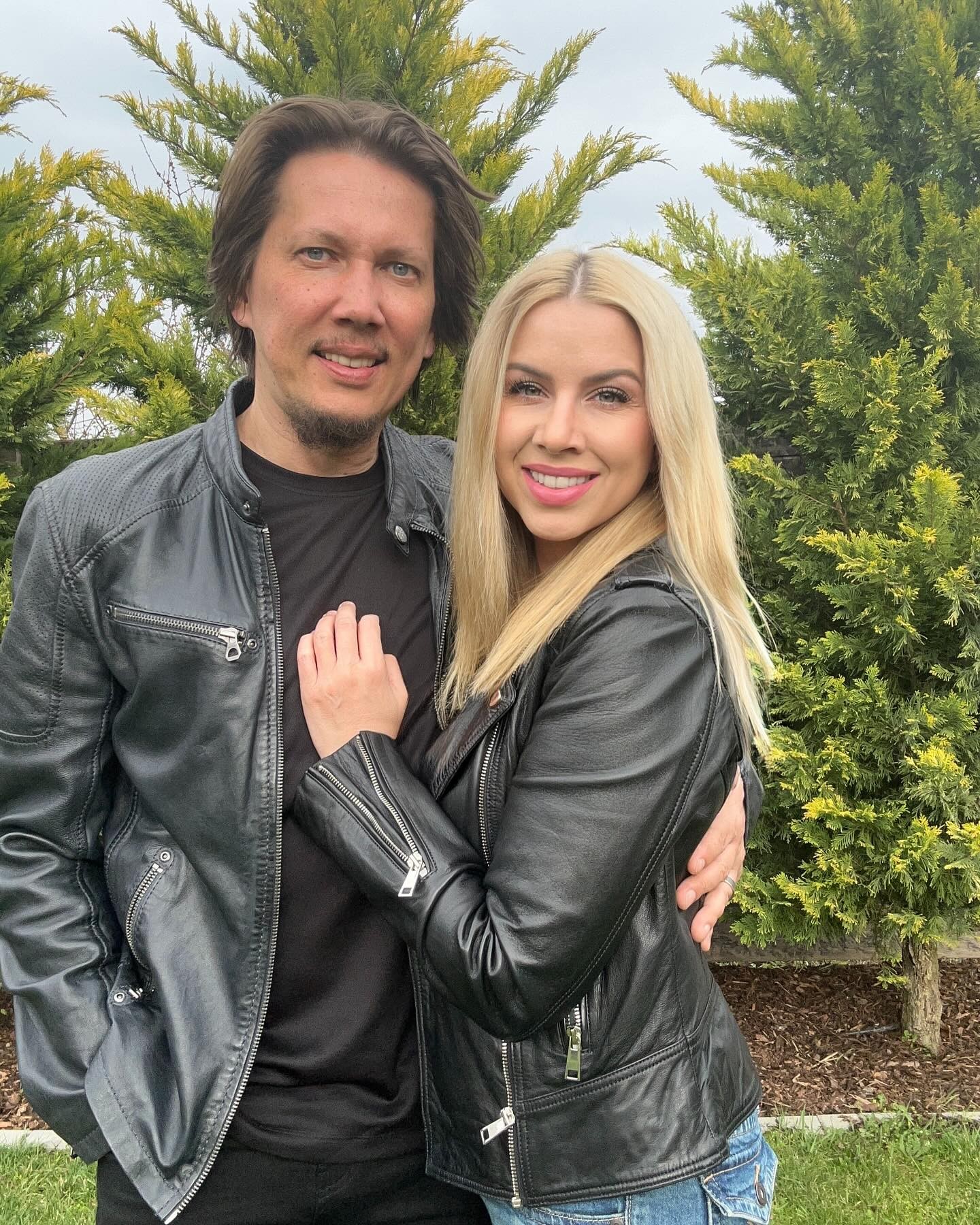 Peter Cmorik a jeho manželka Daniela Cmoriková.