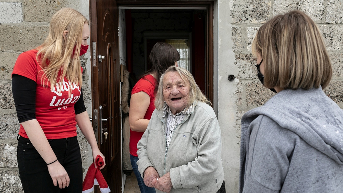 „Przed dymem chroniły ją dziury w oknach”. Tak żyła 90-latka 