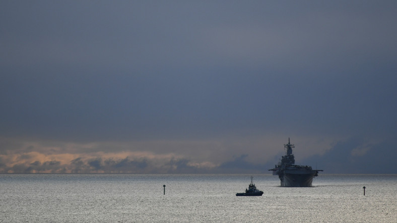USS Kearsarge wpływa do portu w Gdyni