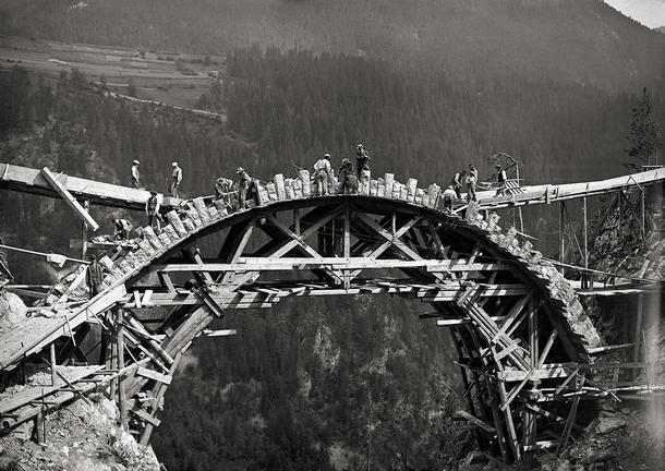 Budowa wiaduktu Wiesen, 1908 r.