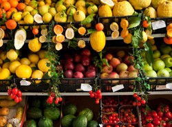 Polacy kupują coraz mniej. Małe sklepy zbankrutują?