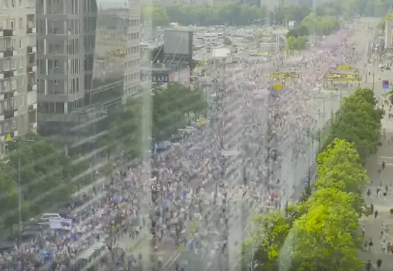 Tłumy na marszu KOD. Mamy wideo pokazujące, ilu was było!