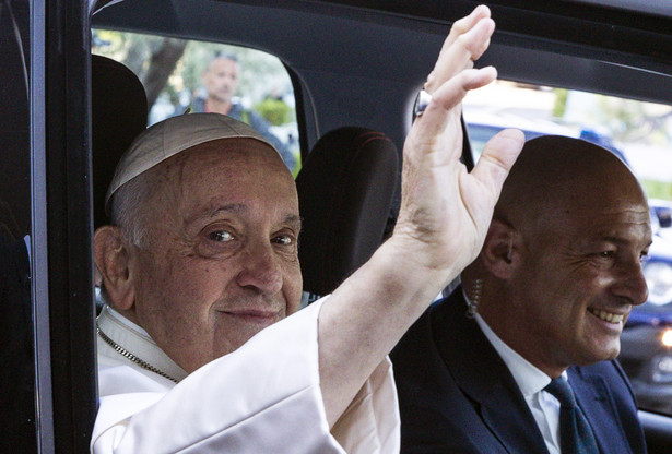 Papież Franciszek opusza szpital