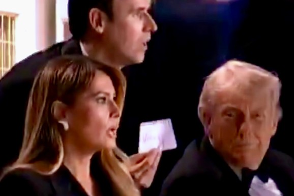 PRESTRAVLJENA MELANIJA, GOSTI KRENULI DA KRADU FLAŠE VINA! Nerealne scene u momentima pucnjave na Trampovoj večeri: Erika Kirk U SUZAMA (FOTO, VIDEO)