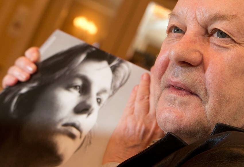 Helmut Berger sa svojom slikom iz mladosti