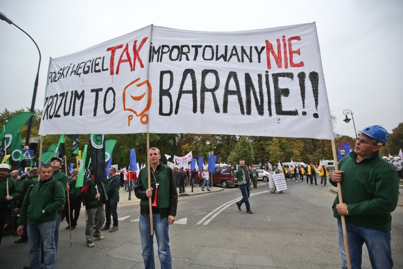 "Miejmy nadzieję, że pomogą narodowi. Jest wiele osób biednych i bezrobotnych, tak nie powinno być" - mówili górnicy o nowym rządzie.