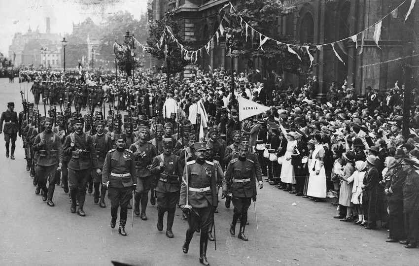 Srpska delegacija u Londonu na pobedničkoj paradi