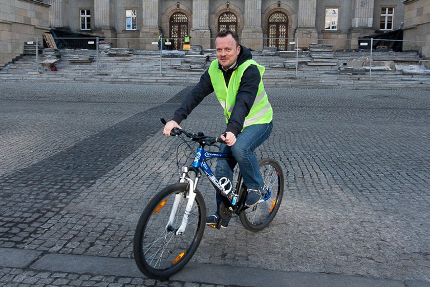 Arkadiusz Chęciński na rowerze