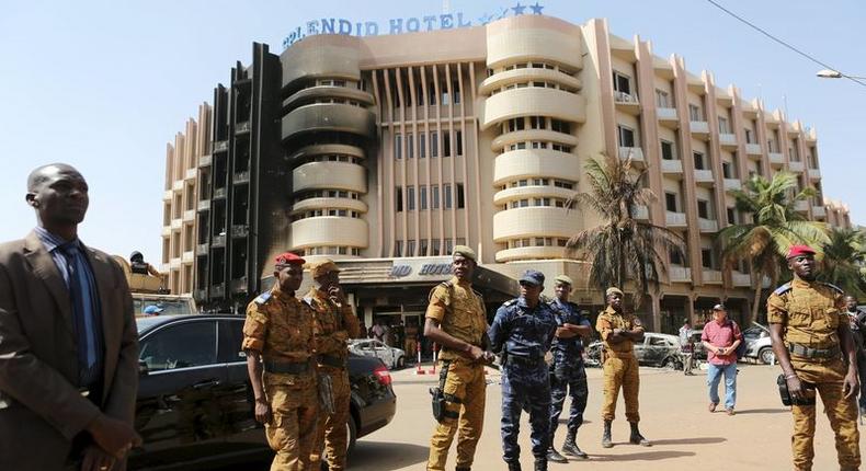 Soldiers stand guard in front of the Splendid Hotel after an attack on the hotel and a restaurant in Ouagadougou, Burkina Faso, January 18, 2016. REUTERS/Joe Penney