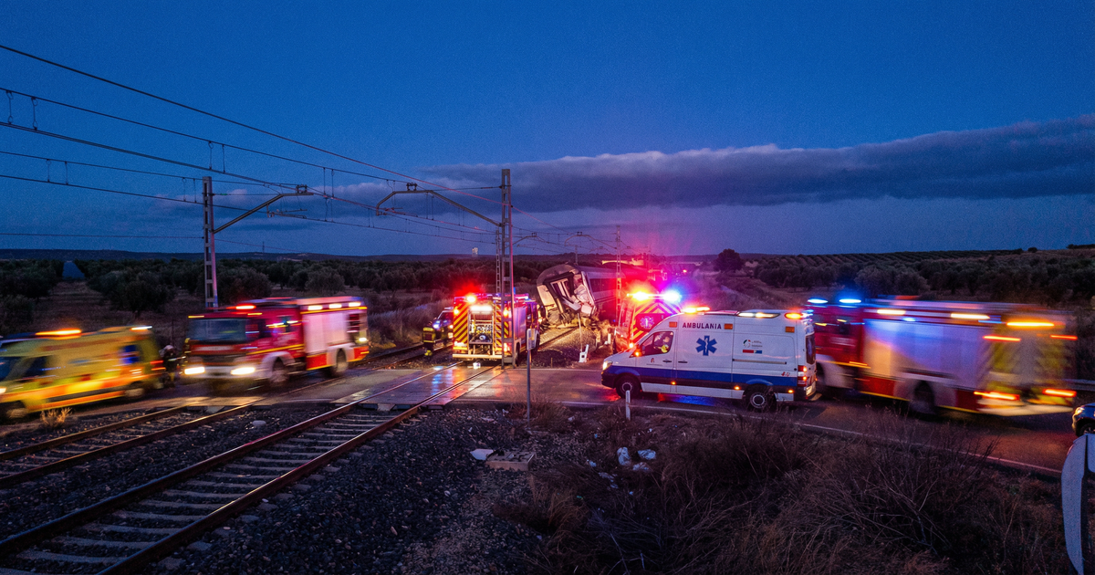 Cinco-muertos-y-25-heridos-graves-en-el-accidente-de-trenes-de-C-rdoba