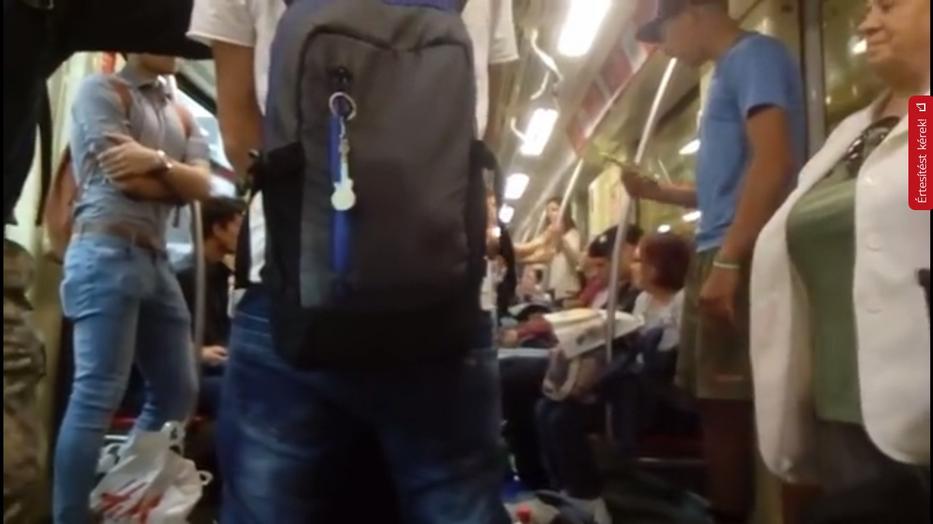 Késsel fenyegette a négyes metró utasait egy görkoris férfi / Fotó: Youtube