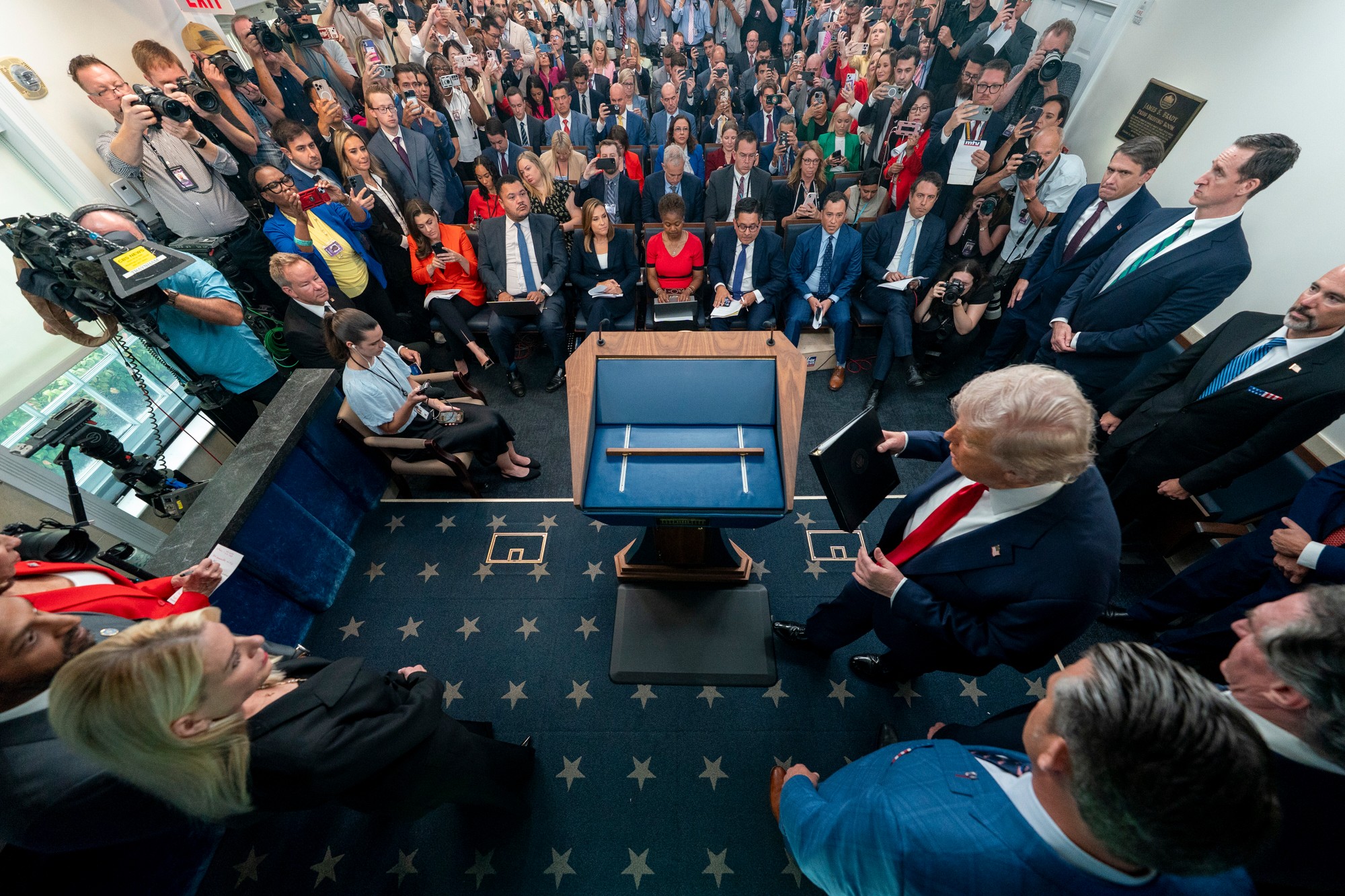 Americký prezident Donald Trump počas tlačovej konferencie v Bielom dome vo Washingtone.