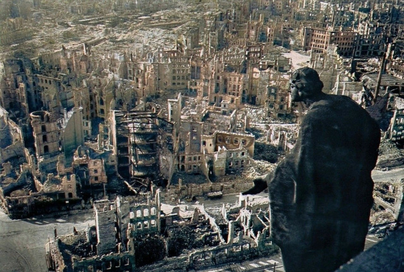 Drezno po bombardowaniu (1945)