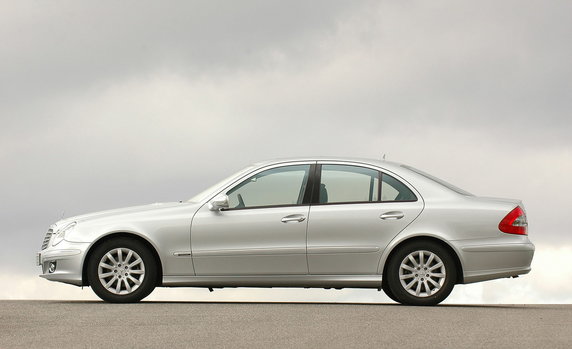 Mercedes Klasa E - lata produkcji 2002-09, cena od 13 000 zł