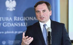 Śledczy do usług. Czy prokuratura podległa ministrowi sprawiedliwości może być naprawdę niezależna?