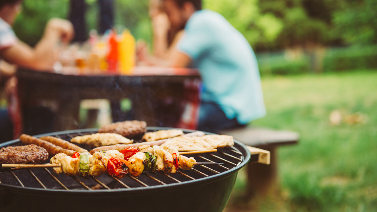 Grillowanie w majówkę może skończyć się mandatem. Na to trzeba uważać