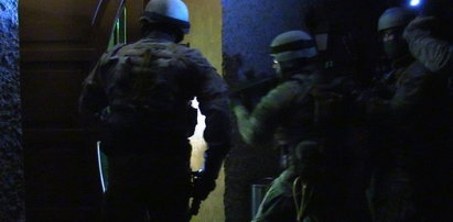 Policjanci likwidują agencję towarzyską w Warszawie. Weszli do środka i zaniemówili