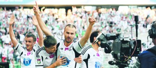 Fala wielkich sportowych wydarzeń niesie w górę małe stacje