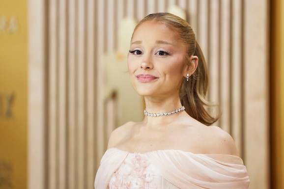 Arijana Grande napušta muzičku scenu i POVLAČI SE IZ JAVNOG ŽIVOTA: Ovo je kap koja je prelila čašu