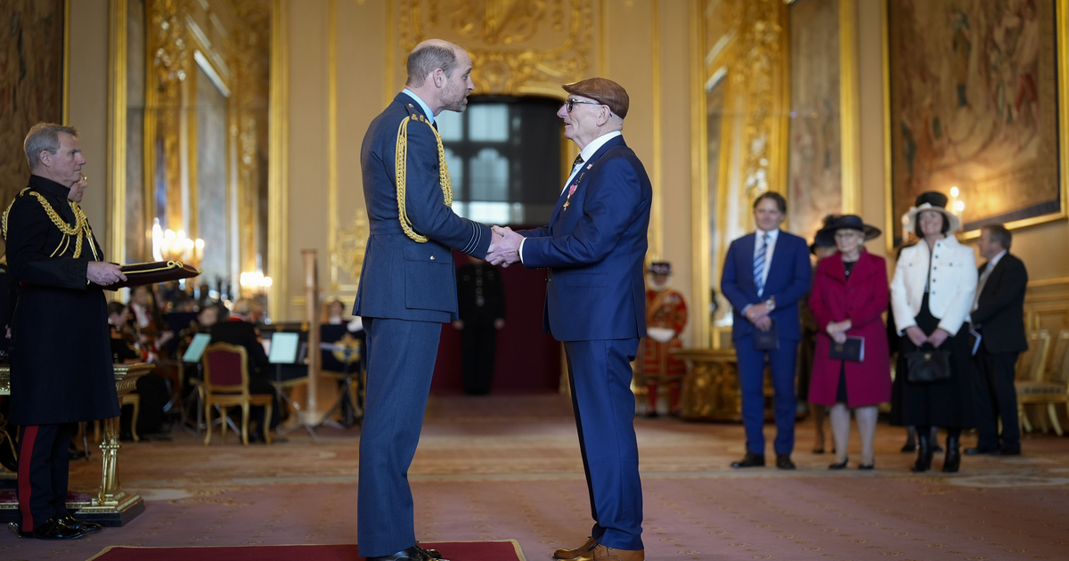 Atlantic-rower-pitches-20m-embryo-statue-to-Prince-of-Wales-for-IVF-tribute