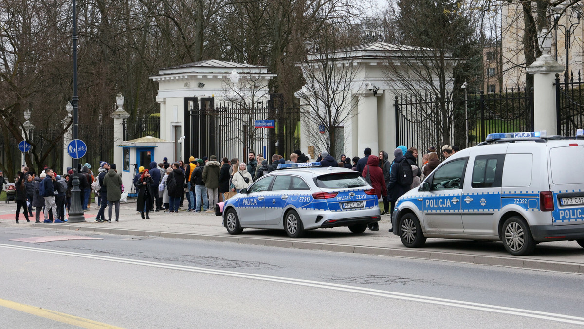 Protestujący przyszli w niedzielę pod ambasadę Rosji w Warszawie