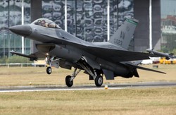 Kułeba: Przekazanie zachodnich samolotów F-16 na Ukrainę jest tylko kwestią czasu