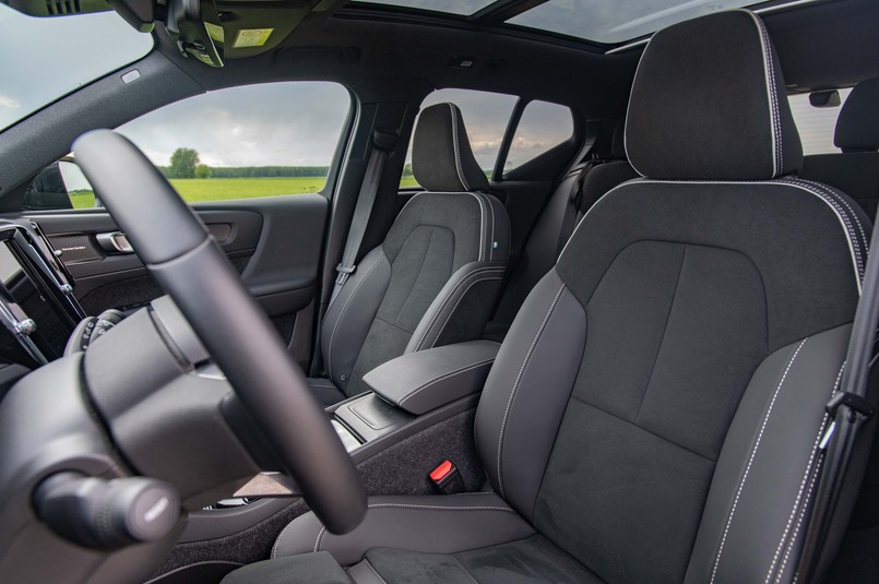 Volvo EX40 Performance Black Edition