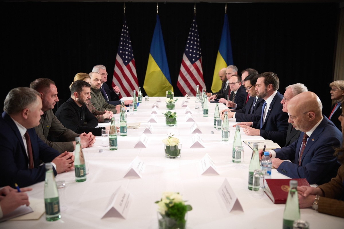 Pierwszy dzień konferencji w Monachium. Wojna w Ukrainie, krytyka Europy ze strony USA