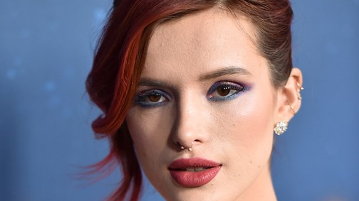 Selena Gomez dobta, Bella Thorne pedig így vigasztalja Justin Biebert!