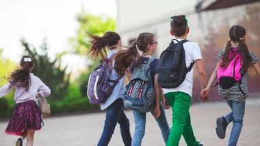 800 plus tylko dla polaków? oto, co społeczeństwo myśli o świadczeniac