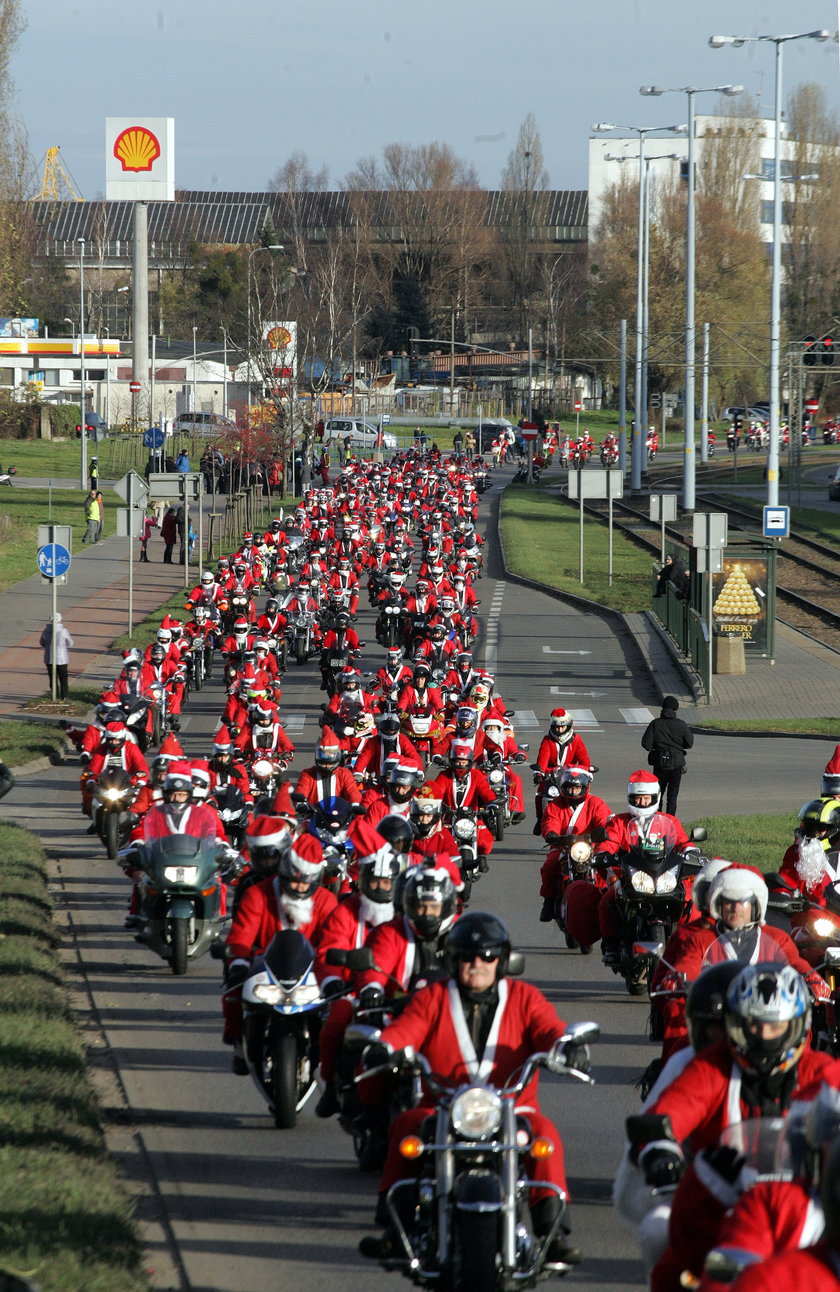 Mikołaje na motocyklach 6 grudnia opanowali Trójmiasto