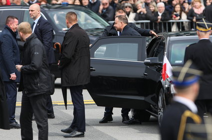 Lokalizator pod samochodem prezydenckim. Auto wróciło wcześniej z Ukrainy