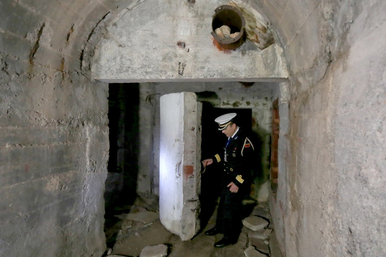 Tunel przeciwatomowy w albańskiej bazie morskiej Pashaliman