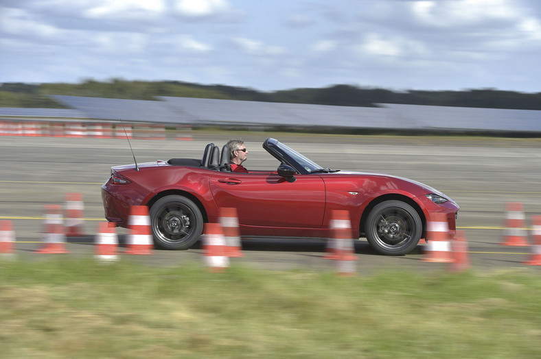 Mazda MX-5 kontra Fiat 124 Spider - takie same, a jednak inne