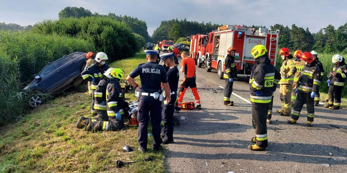 Pijana kobieta wjechała w busa. Miała 4 promile. 10 osób w szpitalu