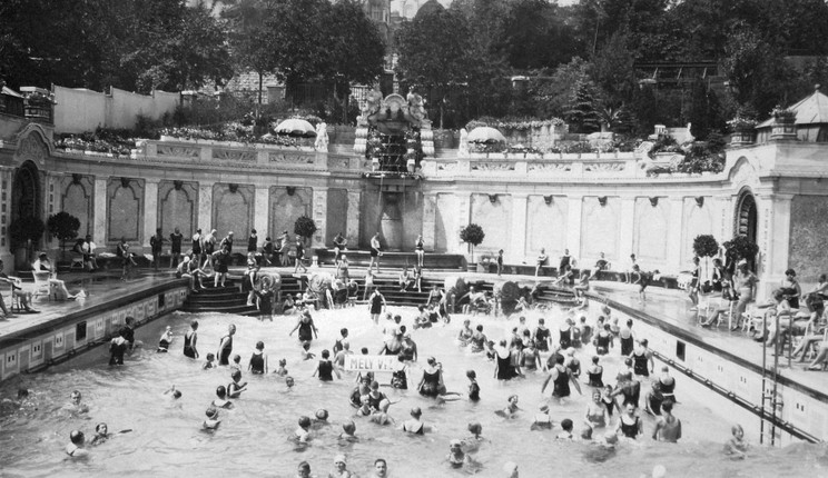 A Gellért fürdő hullámmedencéje már 1933-ban is működött / Fotó Fortepan - Saly Noémi