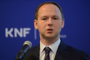 Szef KNF podał się do dymisji. Chrzanowski: "Nieuczciwe, bezpodstawne ataki i prowokacja"