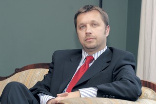 Jak można skutecznie potrącić karę umowną z wynagrodzenia kontrahenta