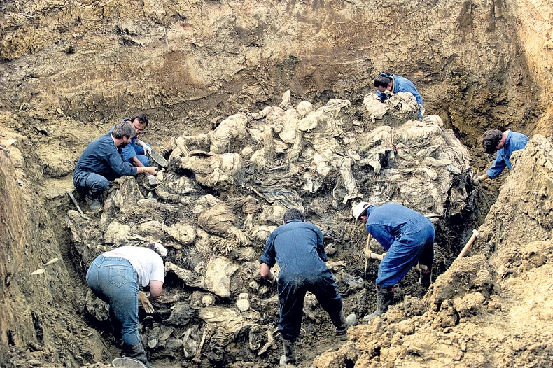 Među dokazima su i brojni video zapisi na kojima se čuje Dudaković kako naređuje uništenje