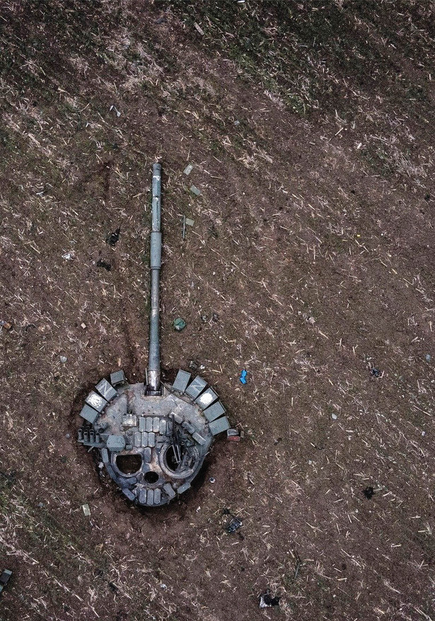 Wieżyczka rosyjskiego czołgu zniszczonego przez ukraińskie wojsko