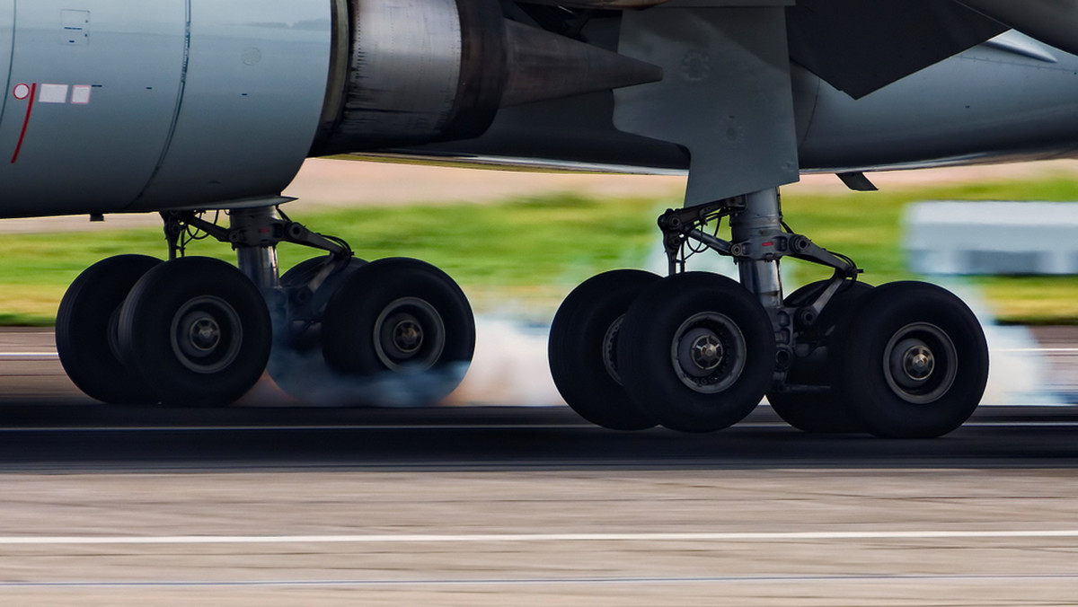 Załogi nowo zakupionych VIP-owskich samolotów Boeing B737-800 wciąż zdobywają doświadczenie lotnicze. Certyfikowano już cześć personelu naziemnego, który ma obsługiwać te maszyny oraz personel pokładowy - wynika z odpowiedzi resortu obrony na interpelację poselską.