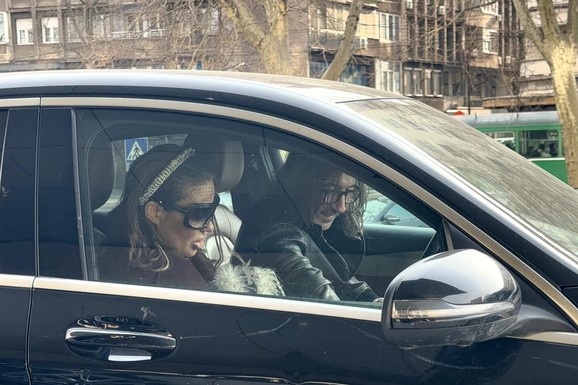 (VIDEO) ANA I RALE IZNELI STVARI IZ KUĆE NA AVALI Pred njegovu operaciju srca doneli odluku, komšije sve otkrile: "Vila nije u njihovom vlasništvu"