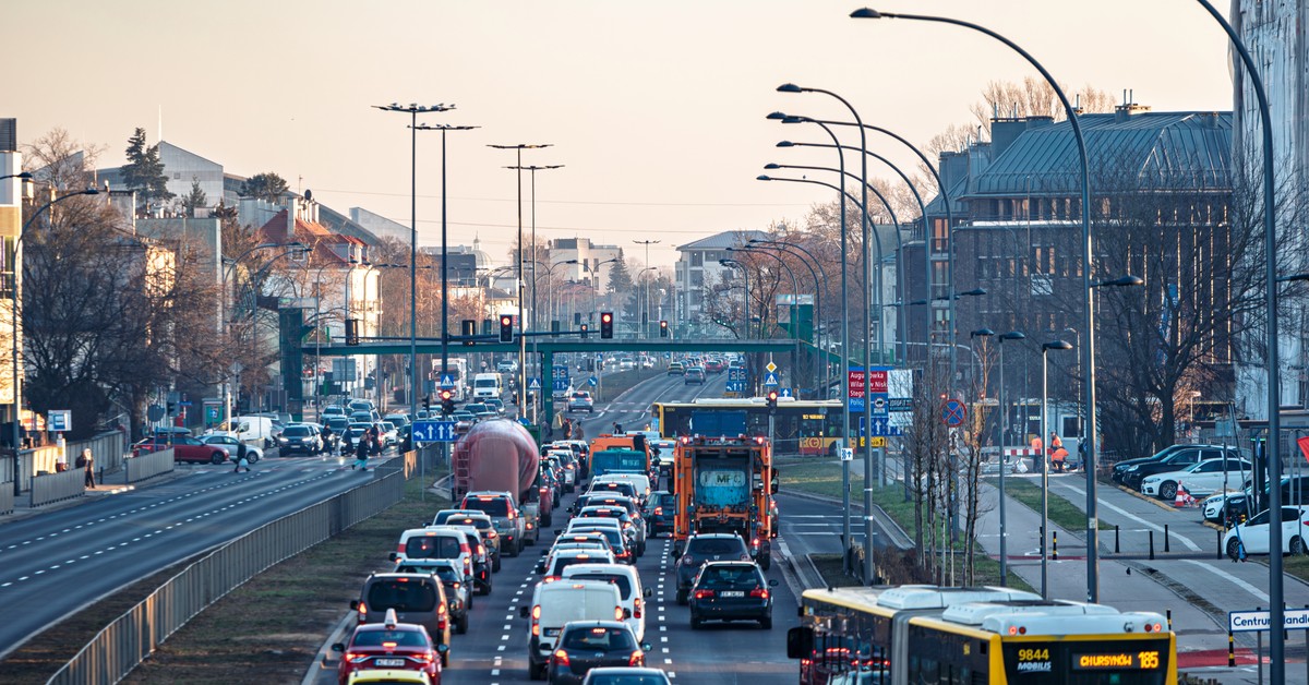 Autobusy z Łomianek będą jeździć bez korków. Jest zielone światło na buspas