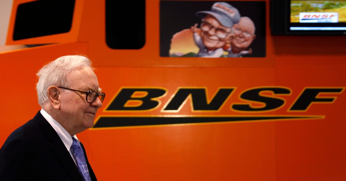Warren Buffett's railroad is dealing with a surge in train robberies ...